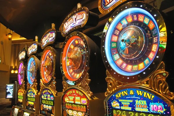 Studio dealer langsung kilat365 dengan multi-kamera profesional Studio roulette dealer langsung kilat365 yang dapat diakses dari aplikasi yang sama